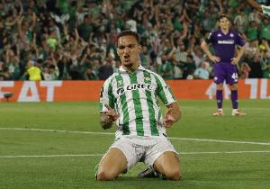 记者：目前贝蒂斯仍未与曼联就安东尼转会达成协议，但还在努力