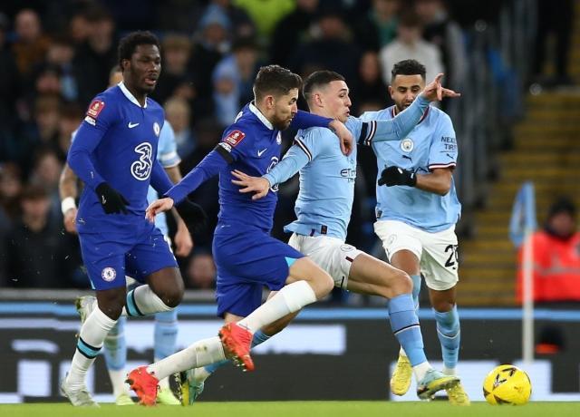 phil-foden-y-jorginho--en-el-manchester-city-chelsea-de-la-fa-cup-2022-23--efe.jpg